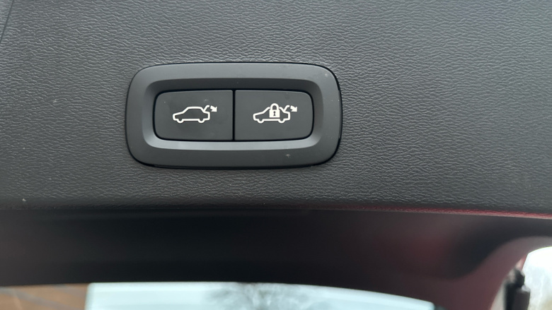 Volvo XC40 2.0 B3P Plus Black Edition 5dr Auto Petrol Estate